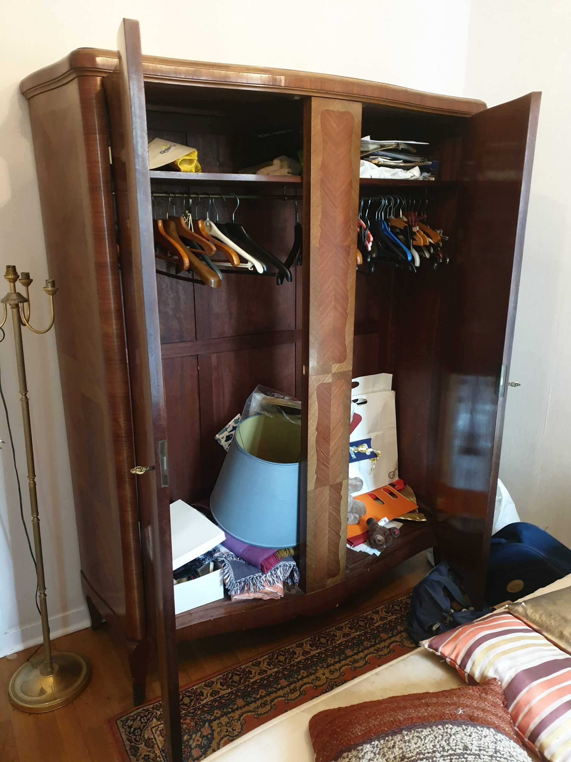 Grande armoire en bois de Rose – Image 2