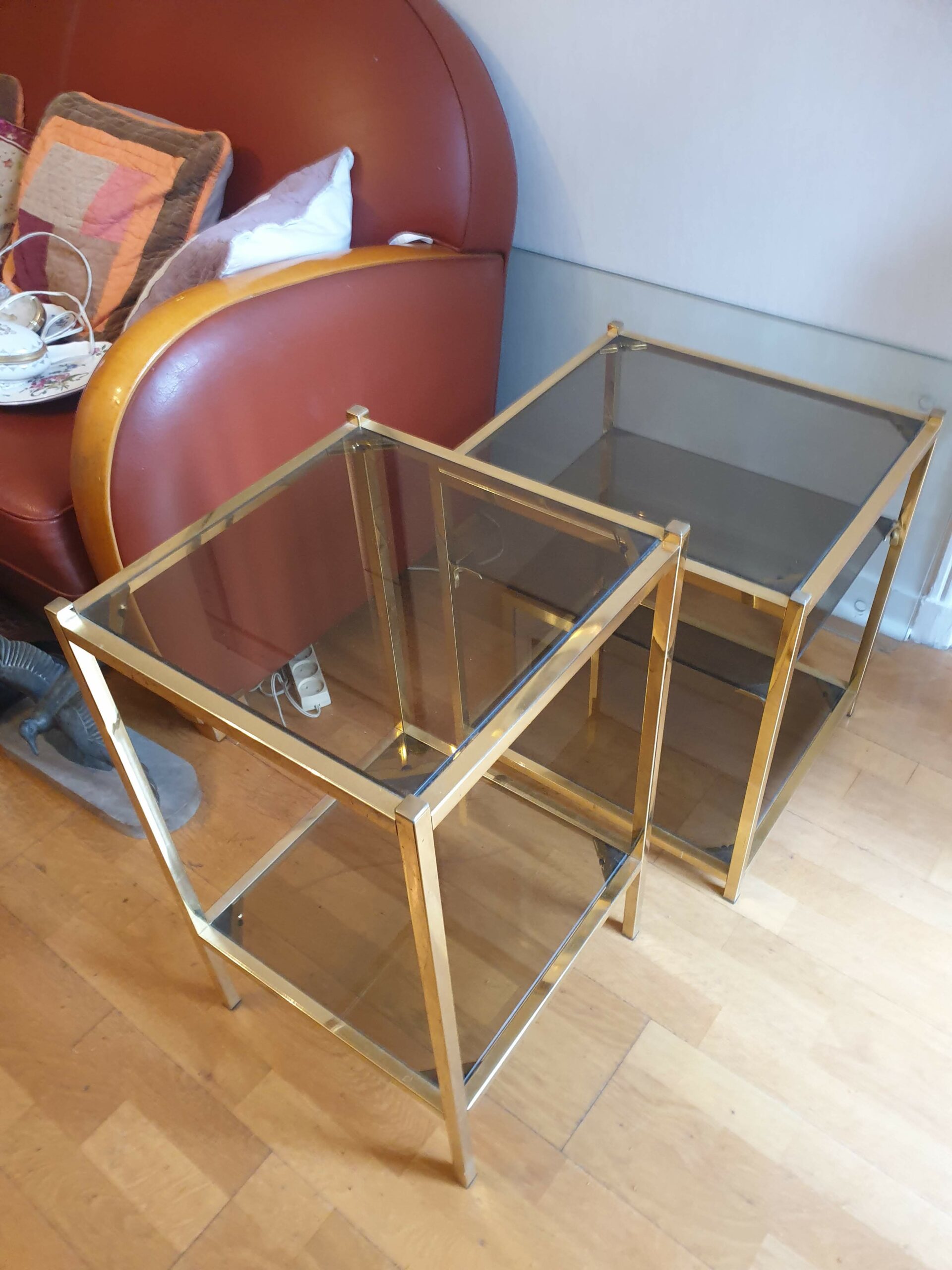 Bout de canapé basse verre et métal doré – Image 4