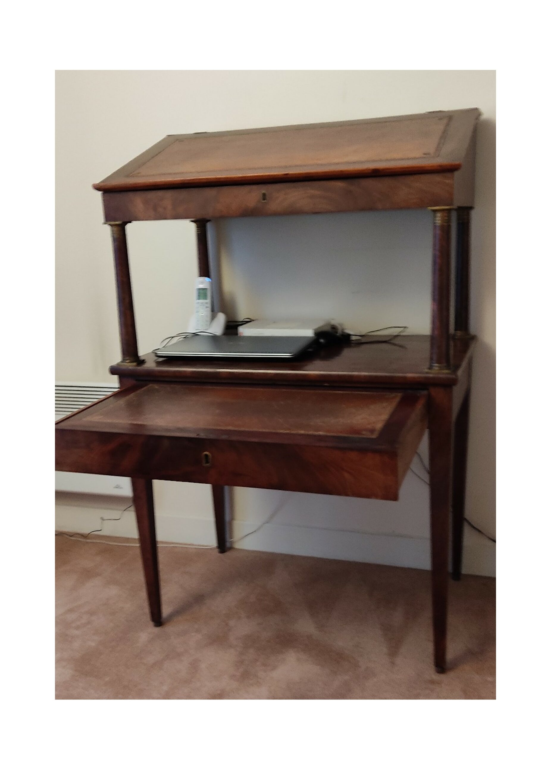 Bureau d'architecte station debout