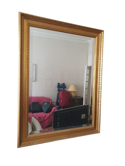 Miroir mural doré en bois sculpté