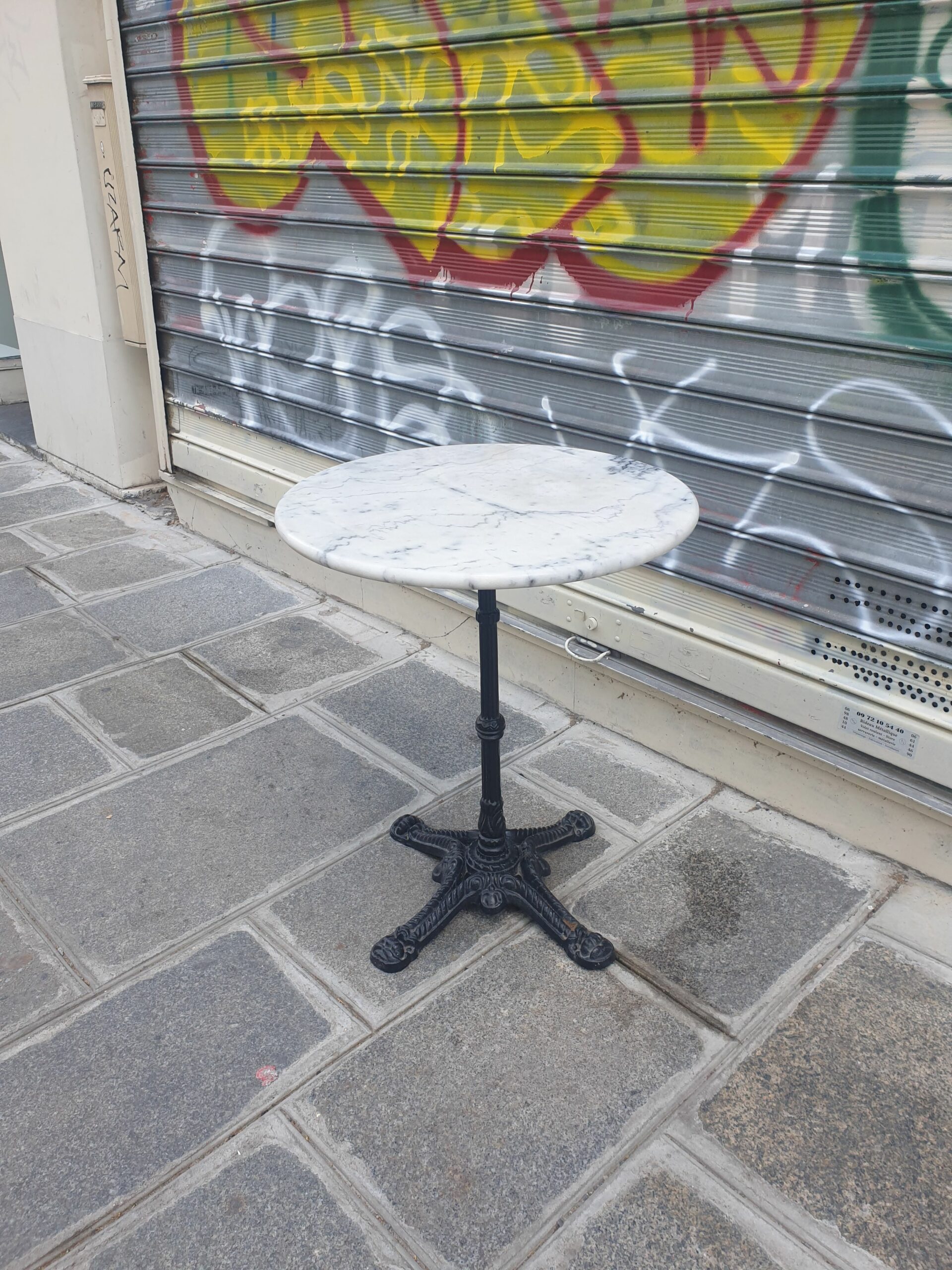 Table bistro marbre et fonte – Image 4