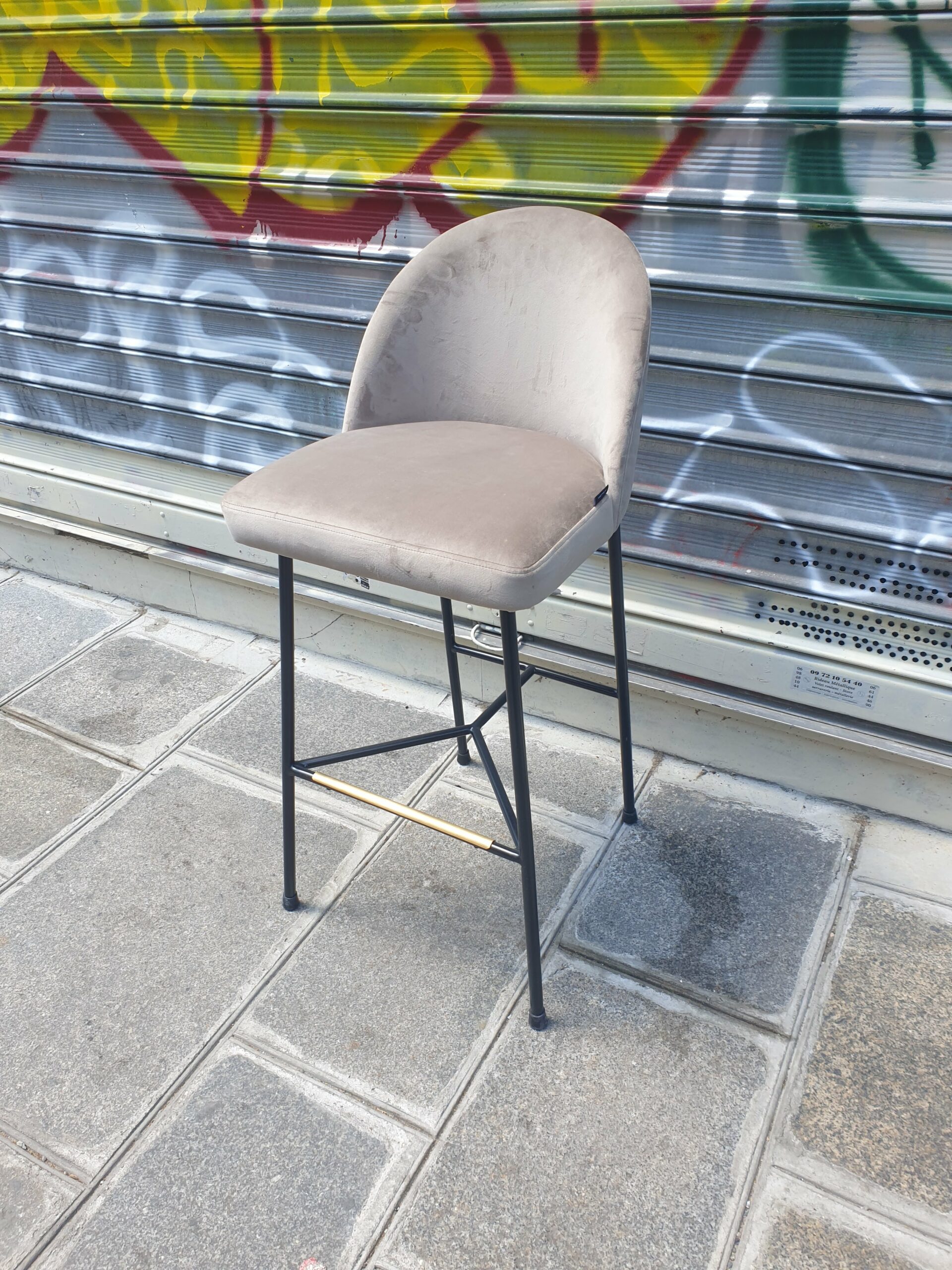 Tabouret de bar BANE couleur taupe – Image 3