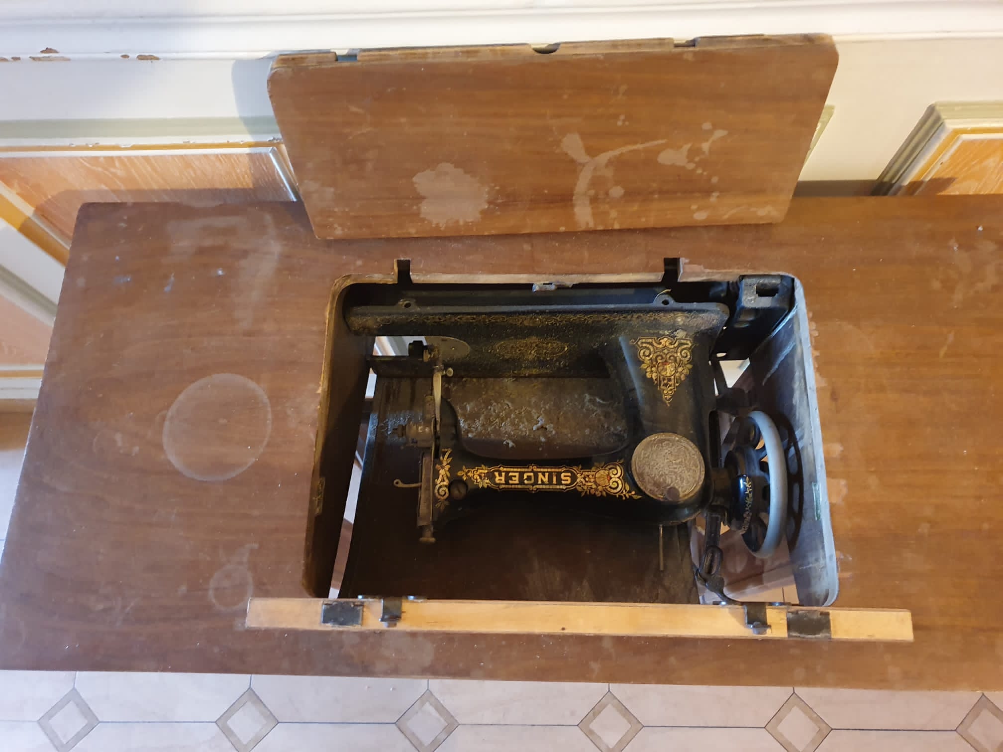 Table de couture ancienne + Machine Singer – Image 4
