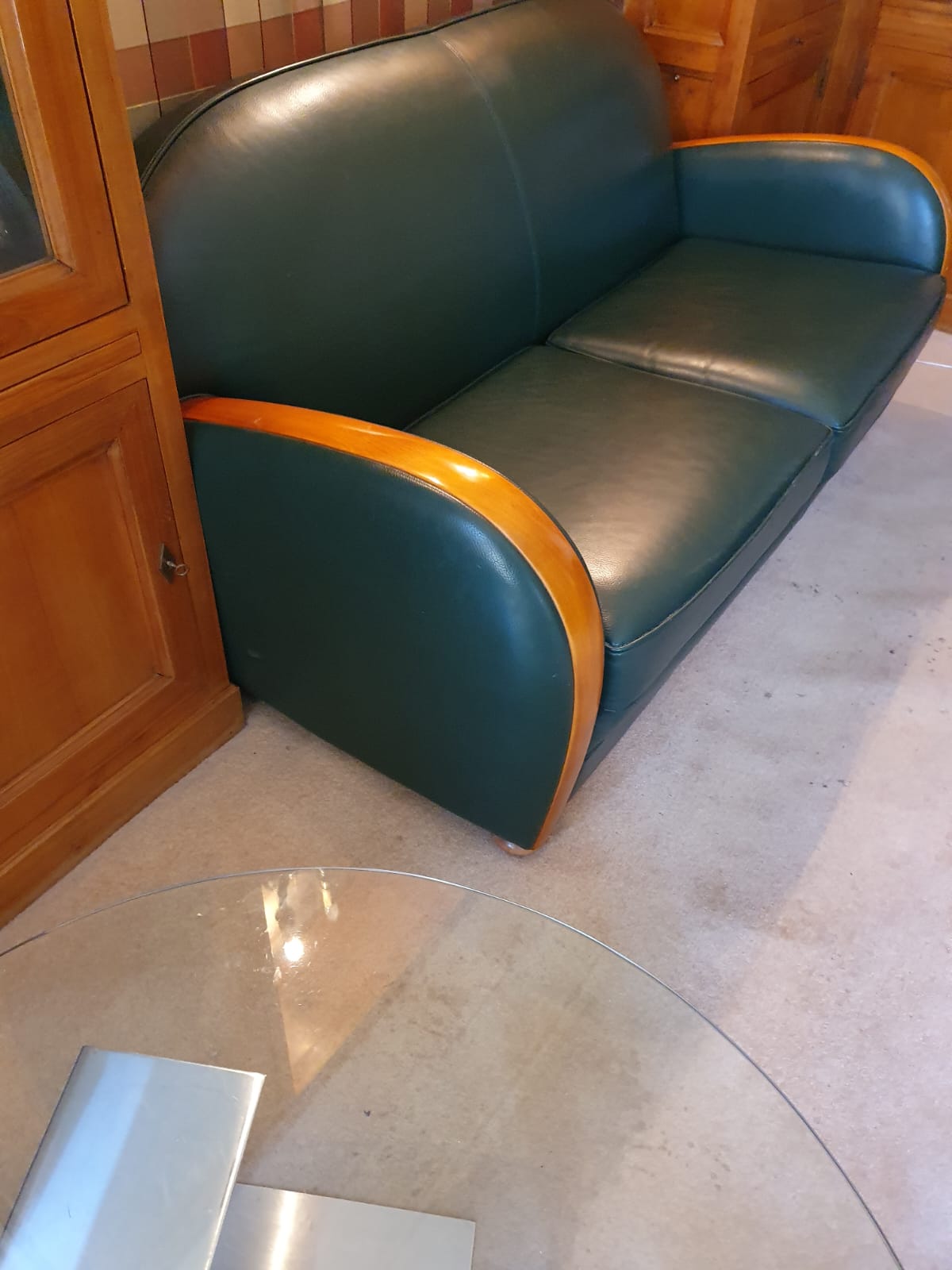 Canapé Anglais cuir vert et bois – Image 4