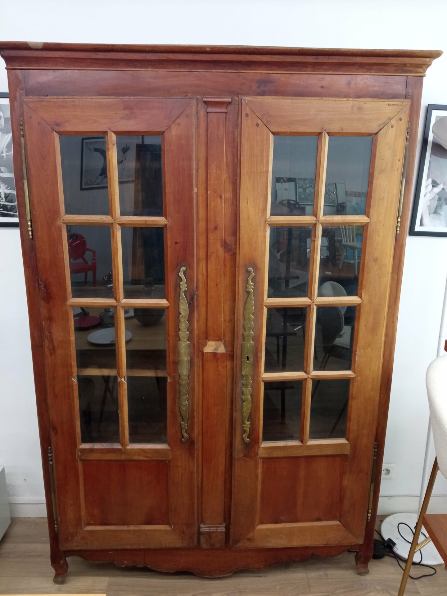 Armoire vitrine ancienne en bois – Image 2