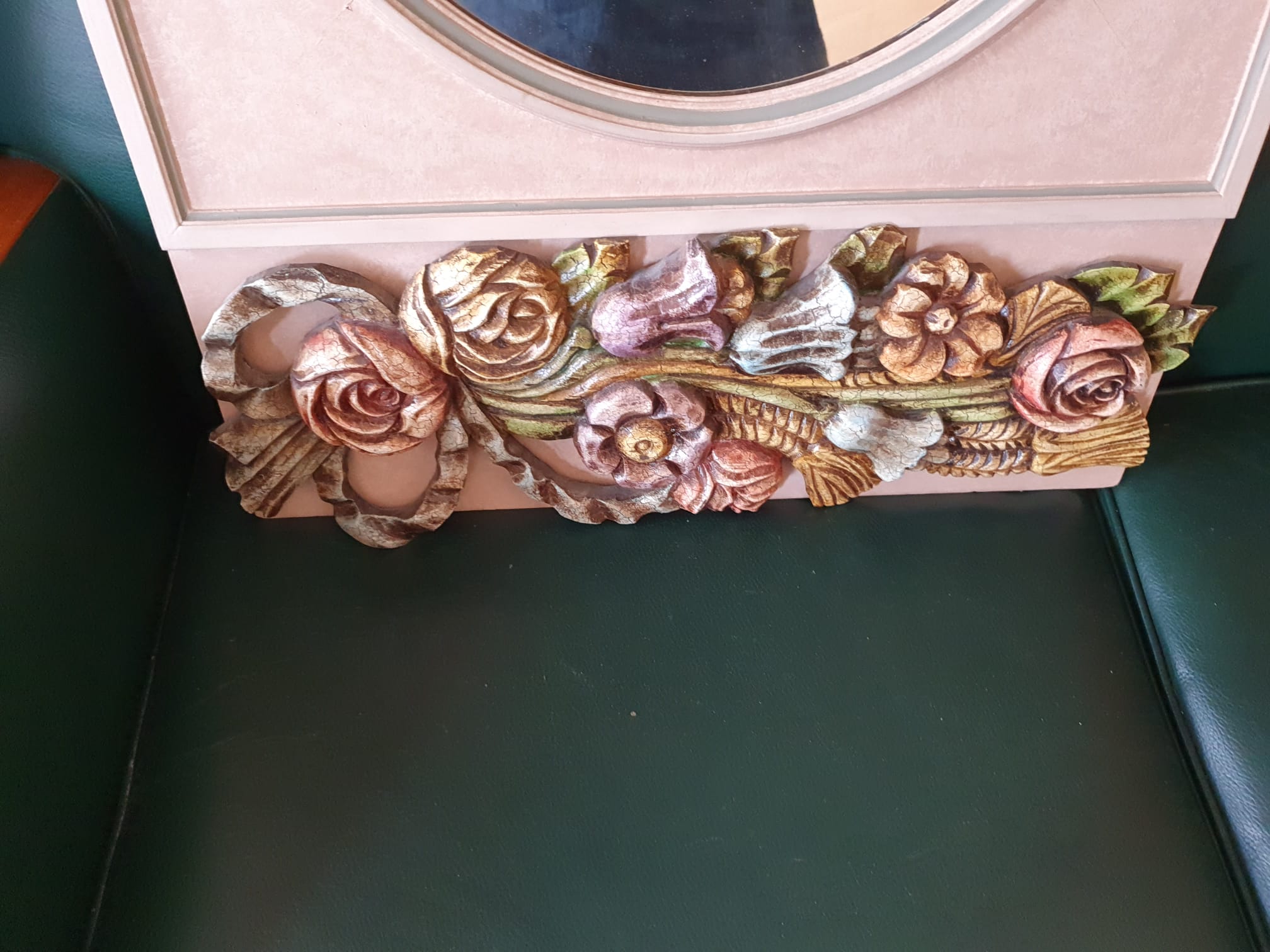 Miroir ovale verre biseauté avec frise en bois – Image 3