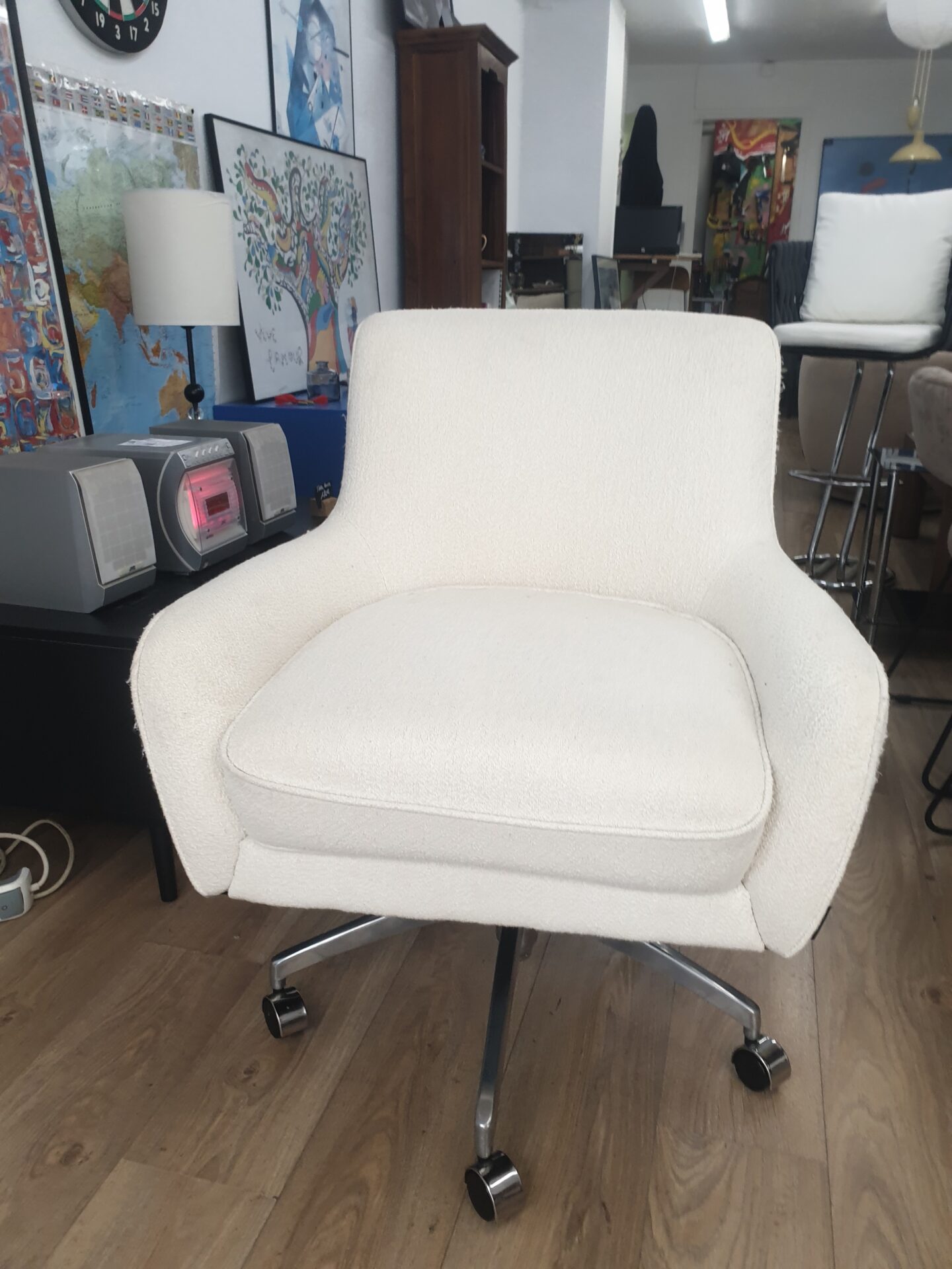 Fauteuil Golden Gun sur roulette – Image 3