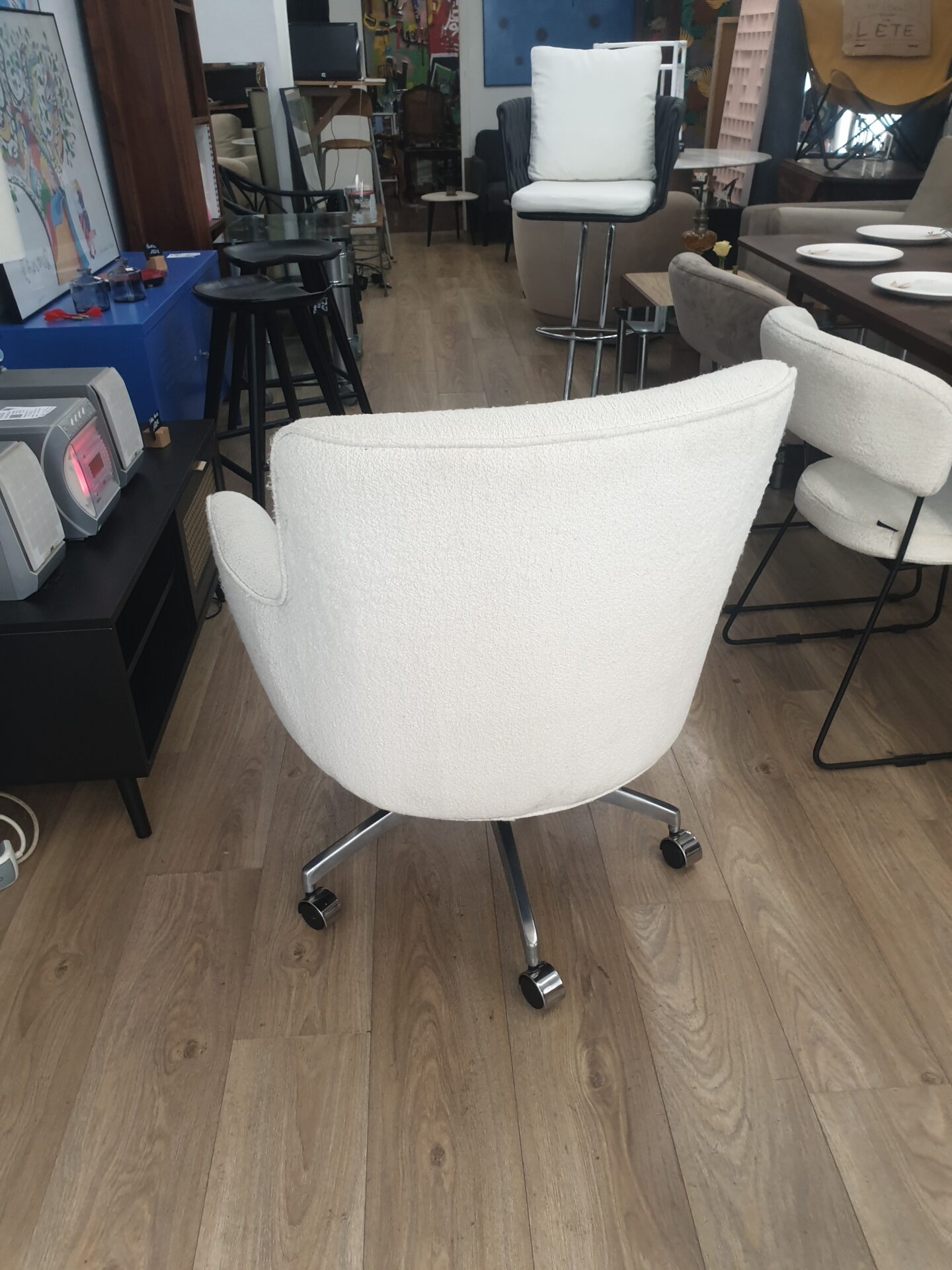 Fauteuil Golden Gun sur roulette – Image 5