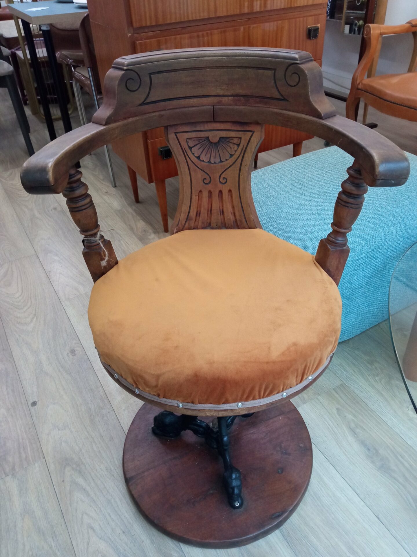 Paire de fauteuils de pilote rénovés – Image 2