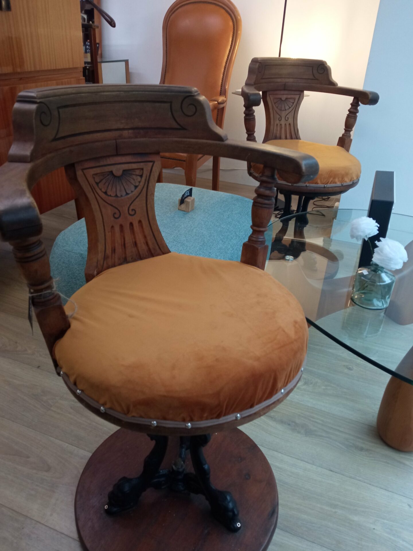 Paire de fauteuils de pilote rénovés – Image 3