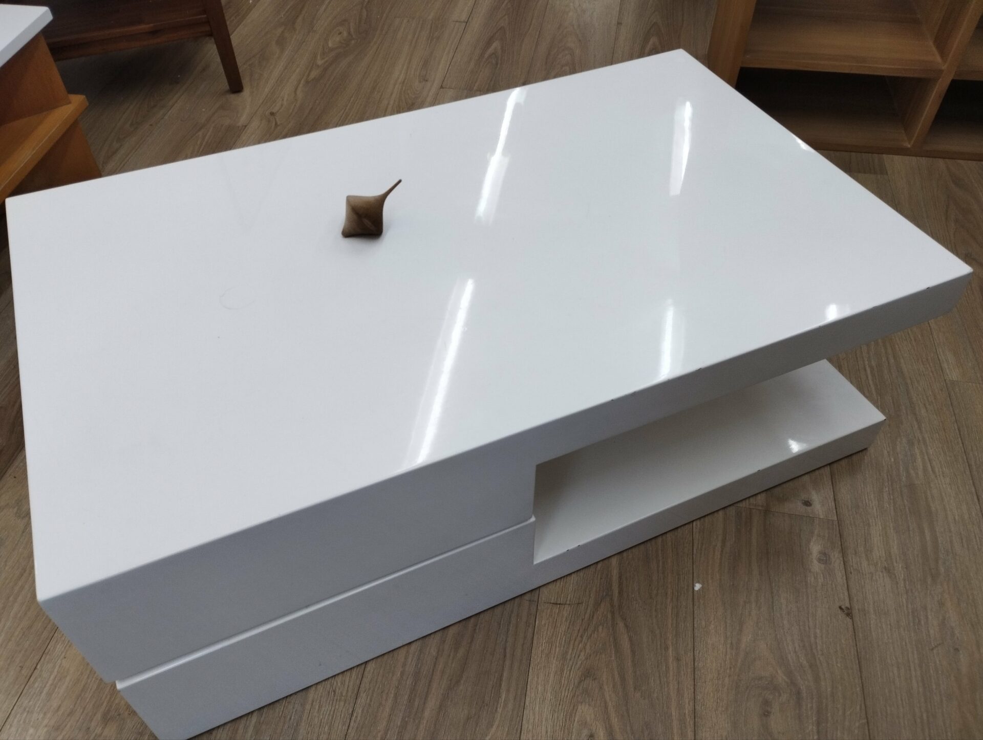Table basse laquée blanche plateau tournant – Image 4