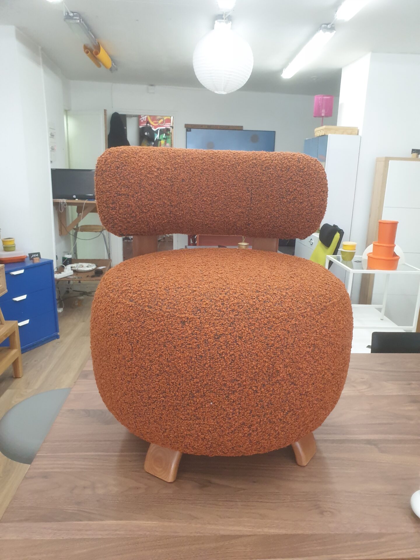 Fauteuil / pouf PLATON tissu Rouille bouclée – Image 4