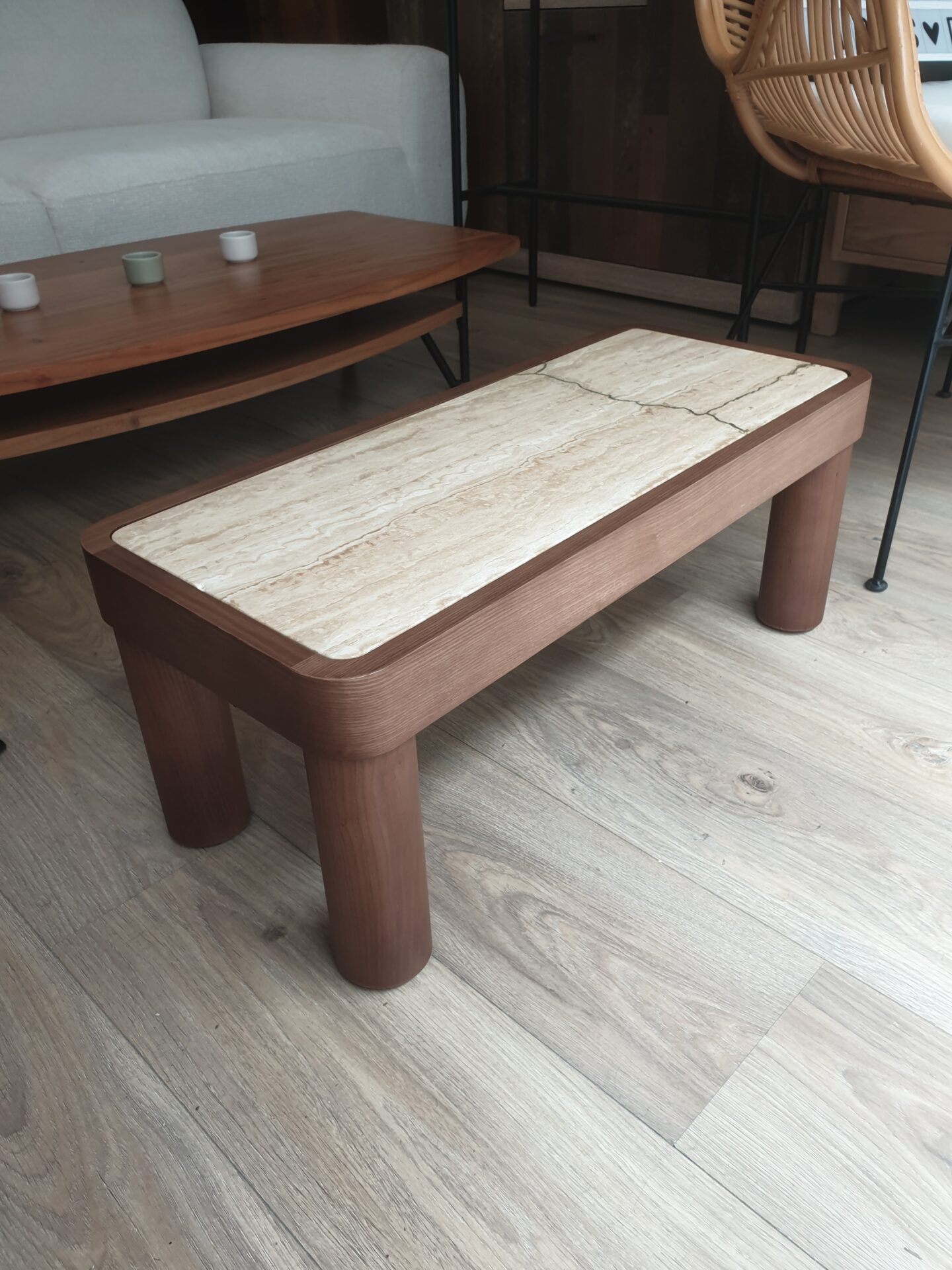 Table basse peau de noyer et Travertin "Kintsugi" – Image 4