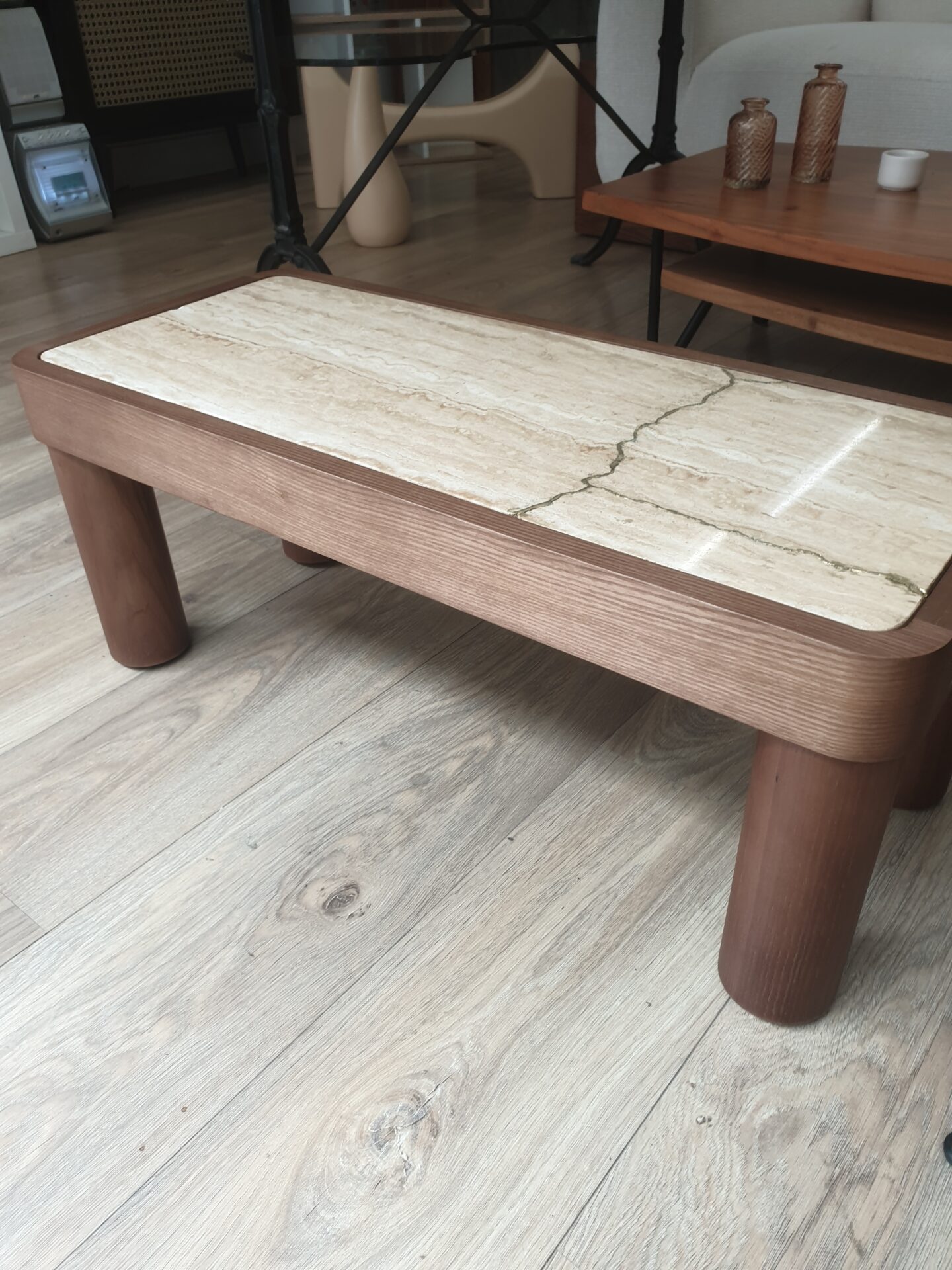 Table basse peau de noyer et Travertin "Kintsugi" – Image 2
