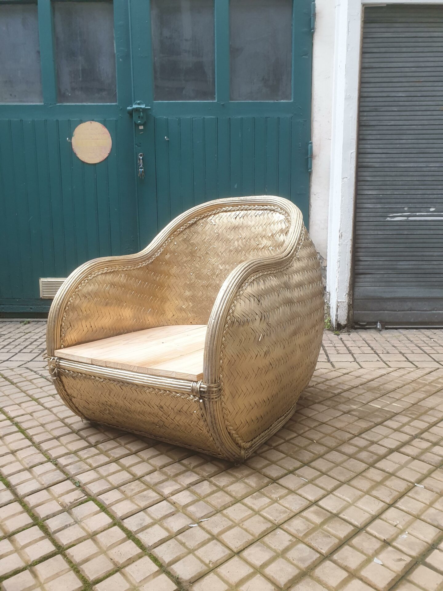Fauteuil Rotin relooké or – Image 2