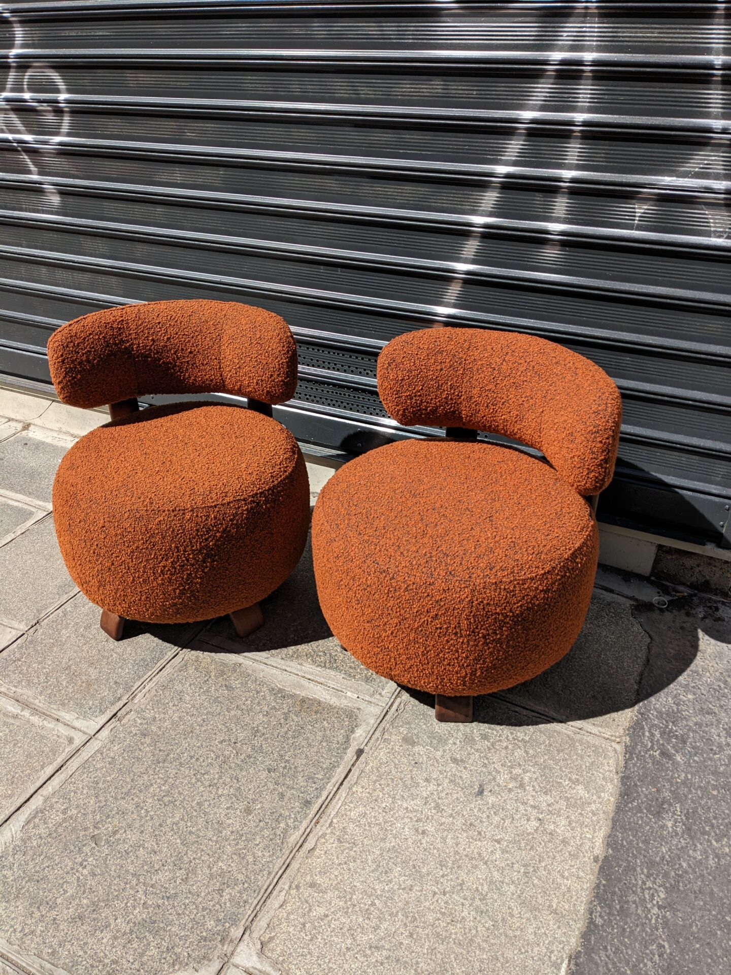 Paire de Fauteuils PLATON tissu Rouille bouclée – Image 7