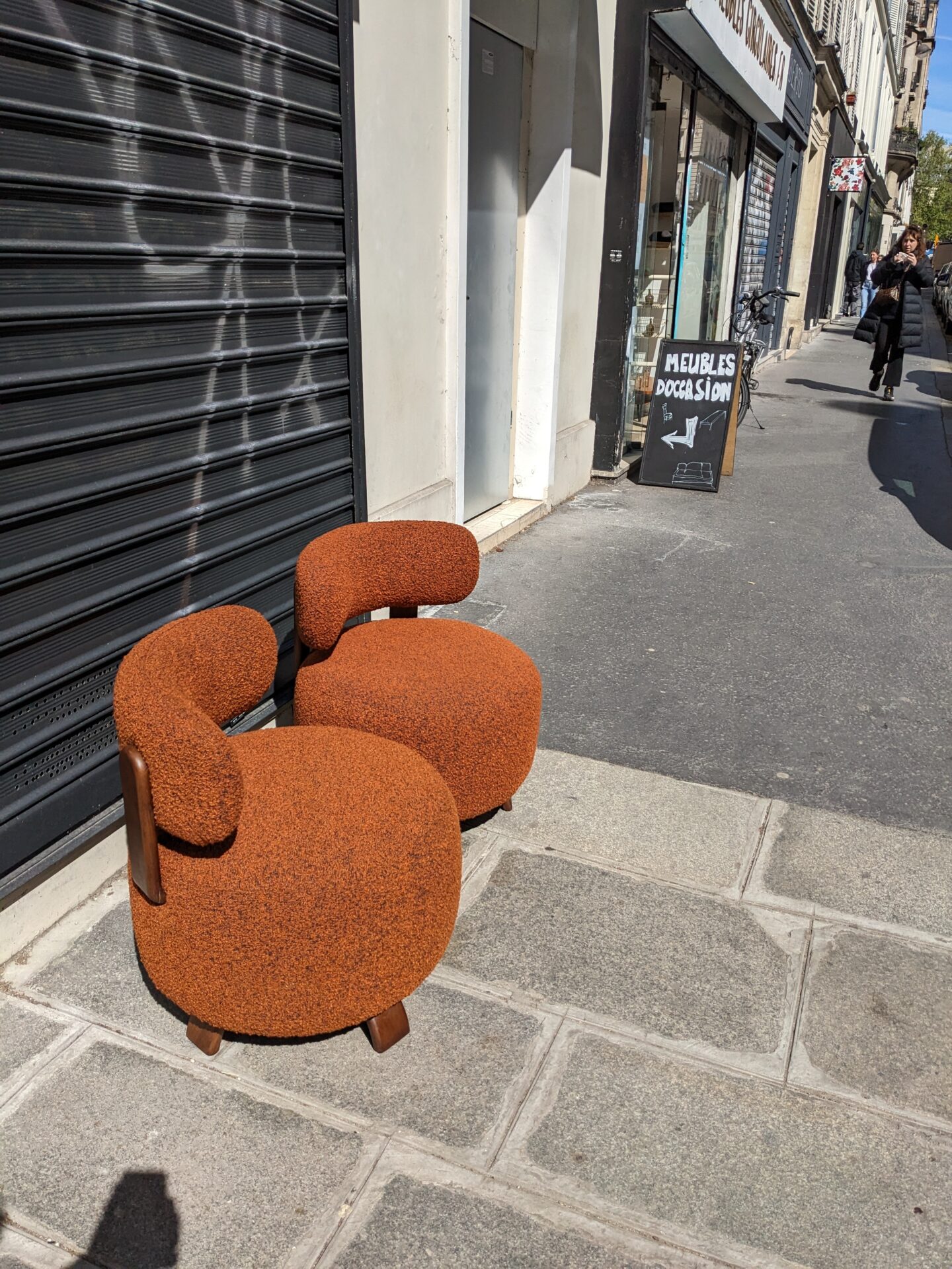 Paire de Fauteuils PLATON tissu Rouille bouclée – Image 5