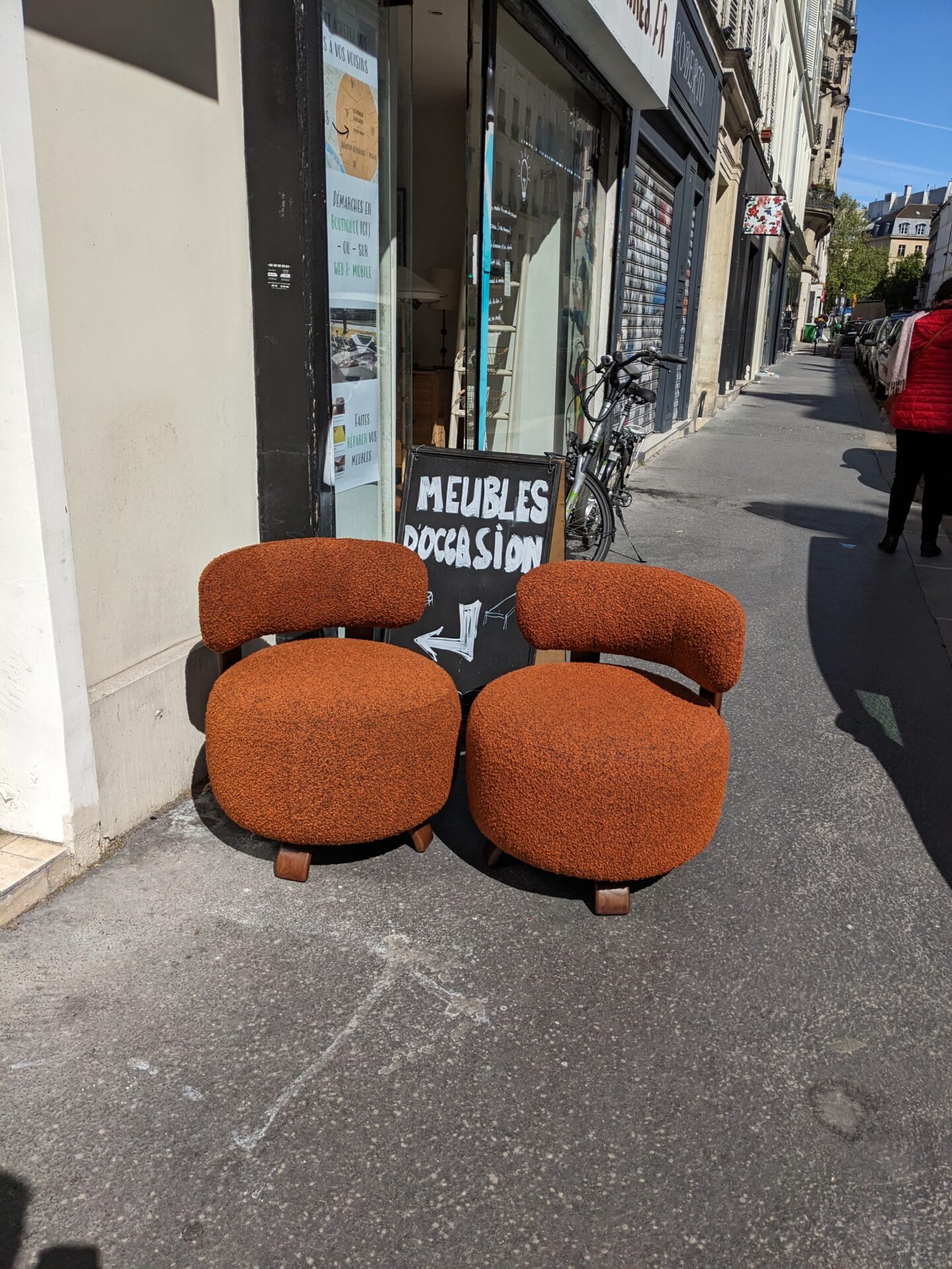 Paire de Fauteuils PLATON tissu Rouille bouclée – Image 4