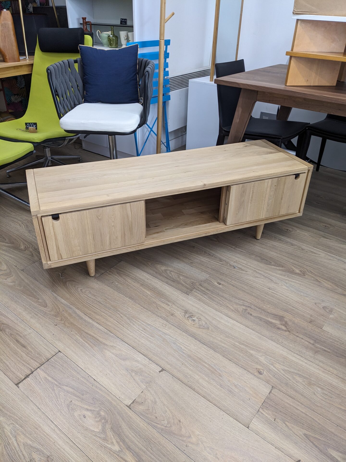 Meuble TV en chêne massif 140cm – Image 2