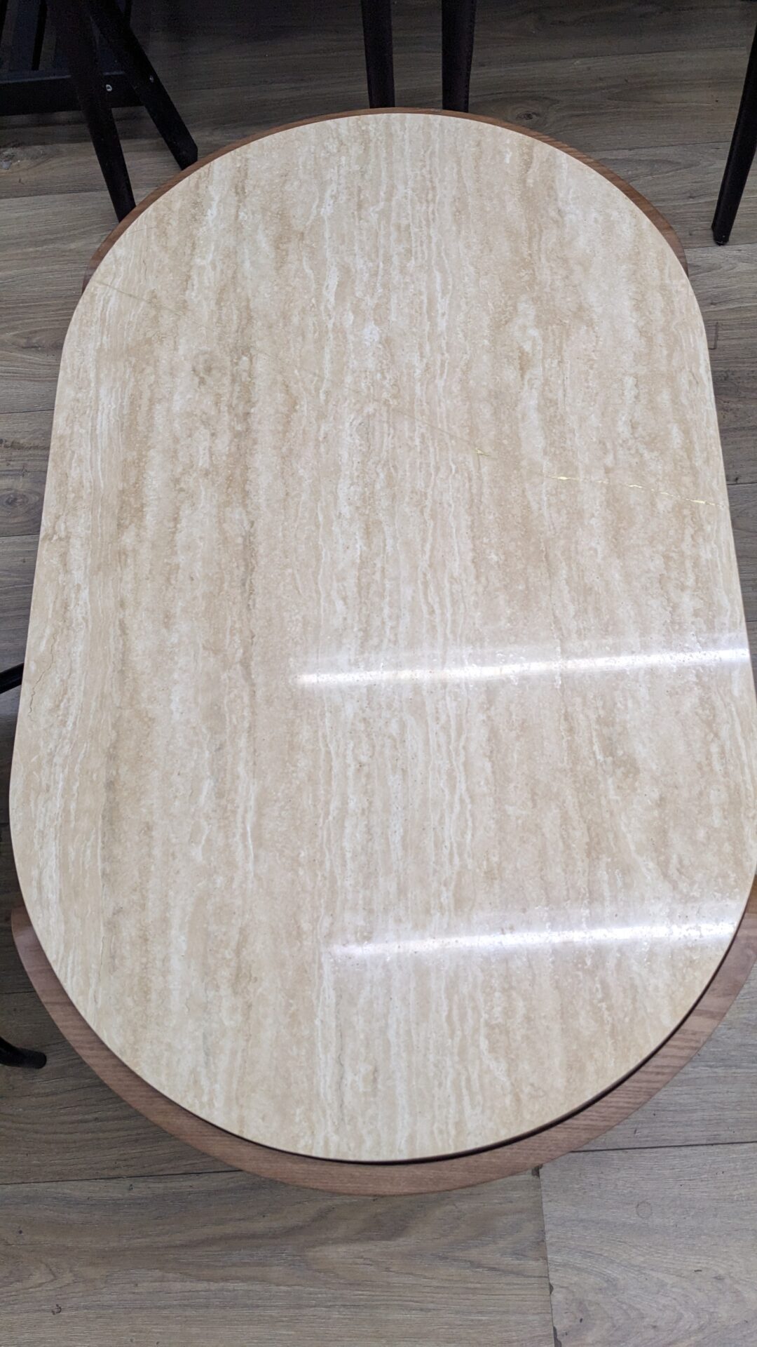 Table basse ovale bois teinté noyer et travertin ELIPSE – Image 5