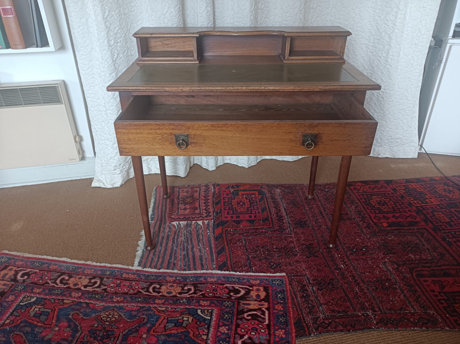 Vieux bureau de navire en acajou