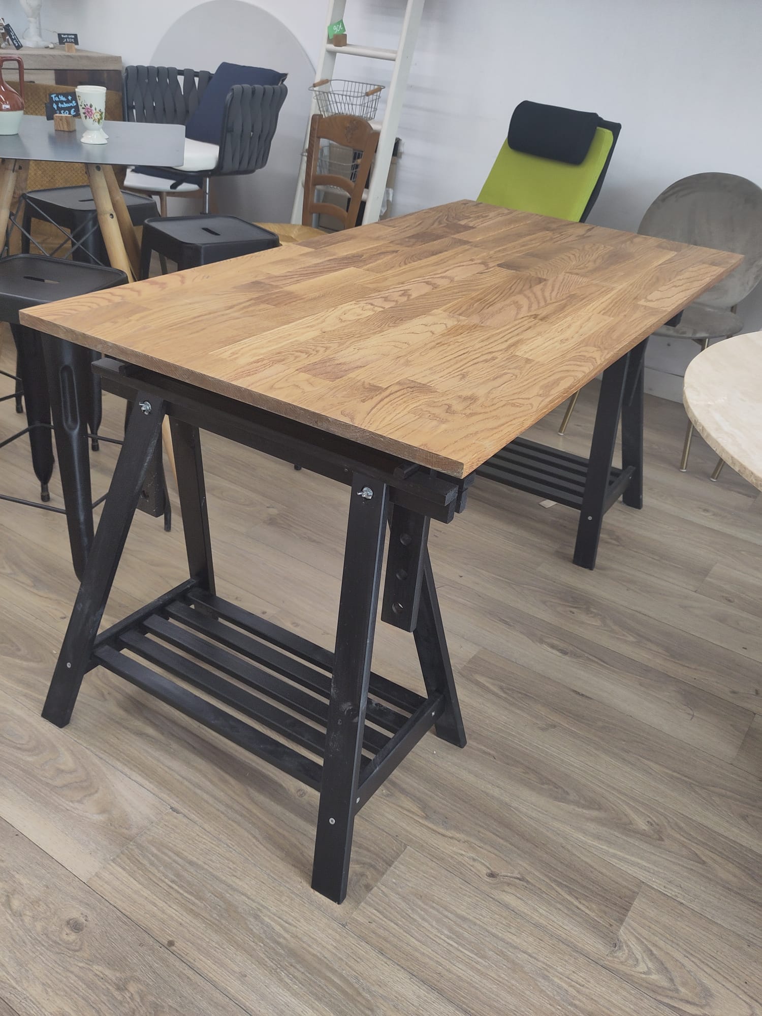 Bureau / table en chêne massif et tréteaux hauteur réglable – Image 2