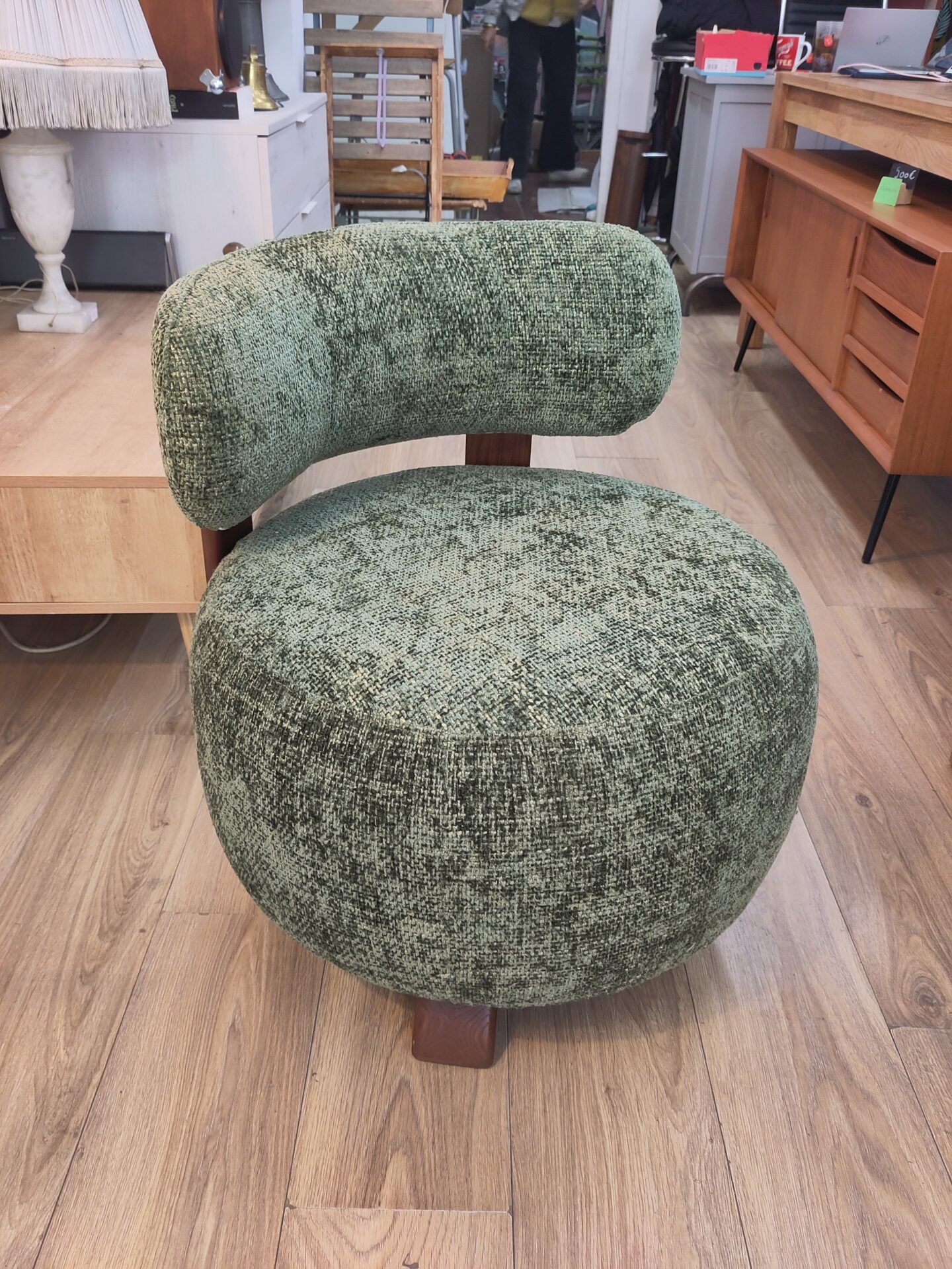 Fauteuil PLATON bois noyer tweed vert – Image 3