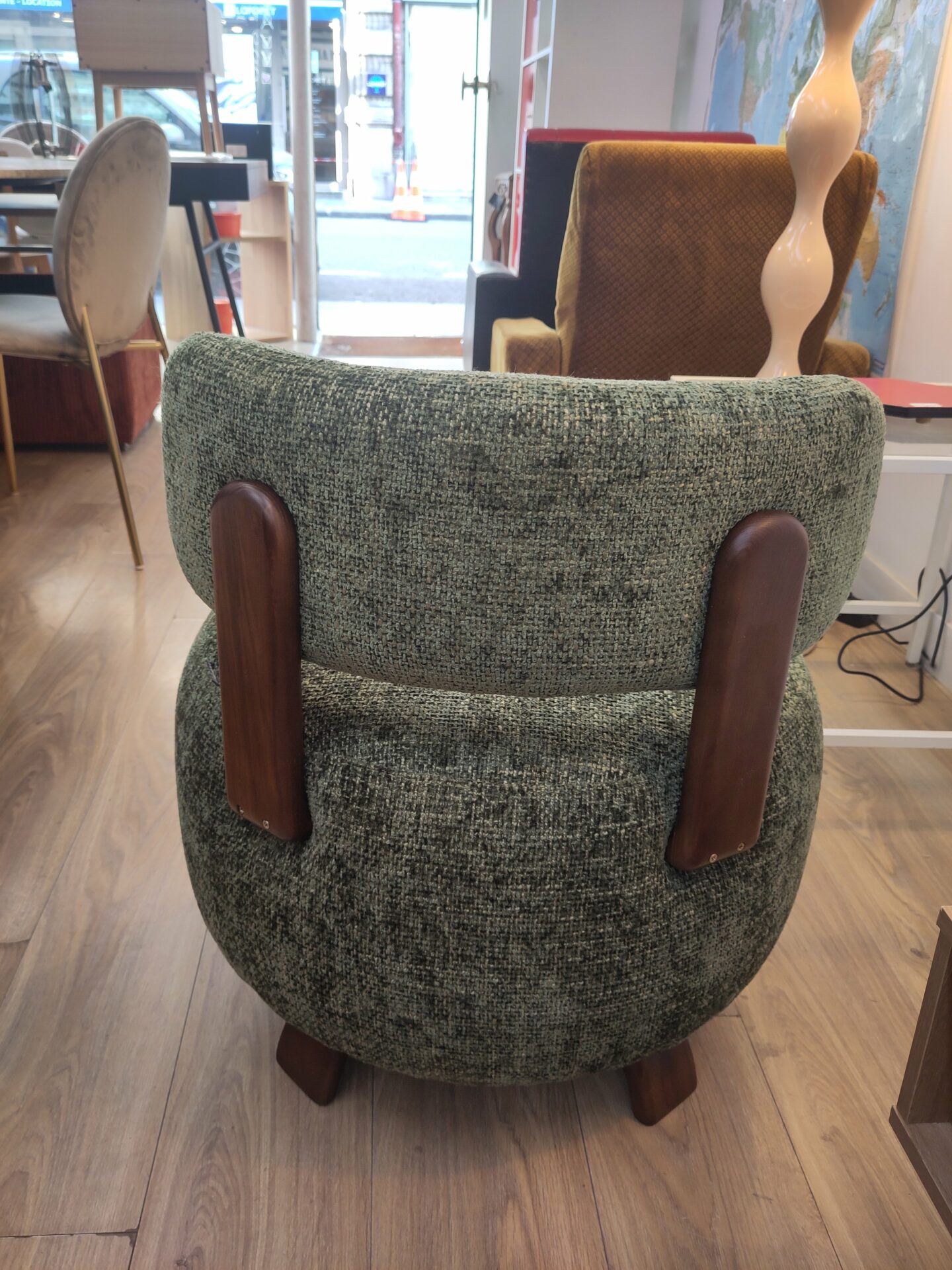 Fauteuil PLATON bois noyer tweed vert – Image 4