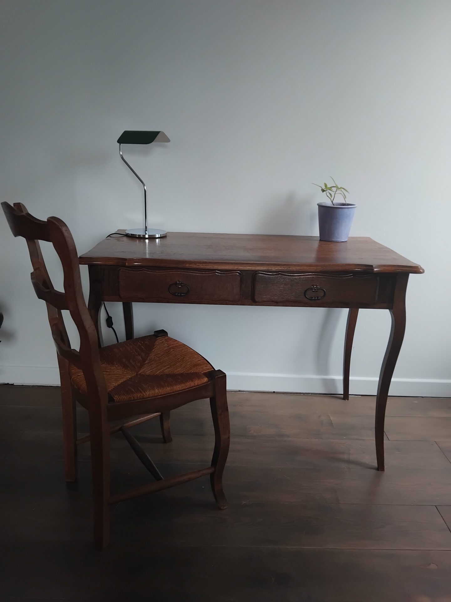 Bureau / table ancien en bois + chaise – Image 3