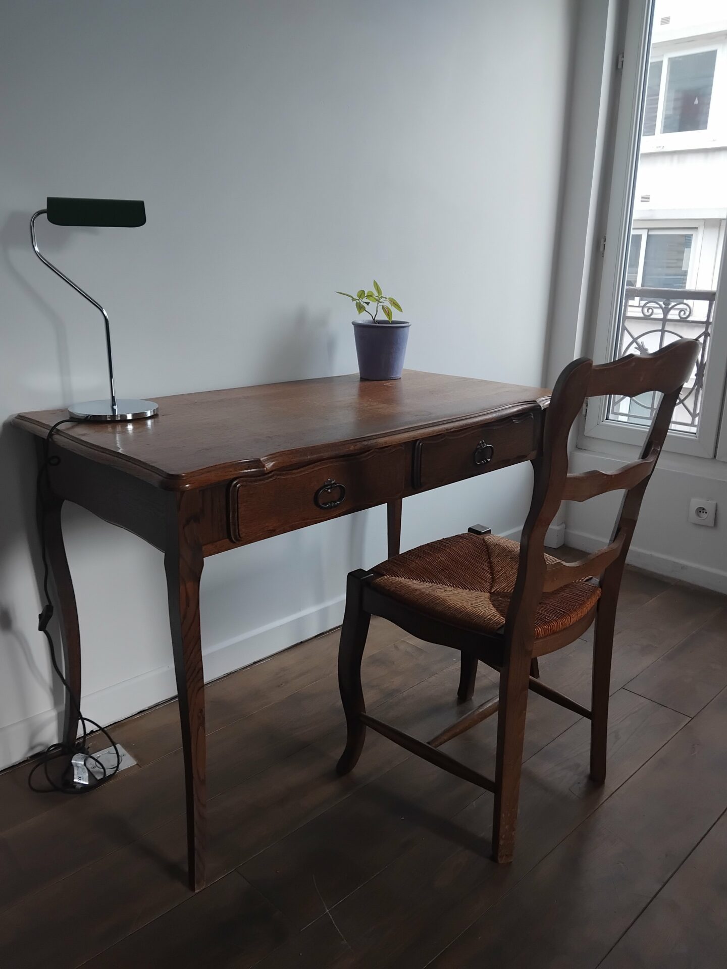 Bureau / table ancien en bois + chaise – Image 4