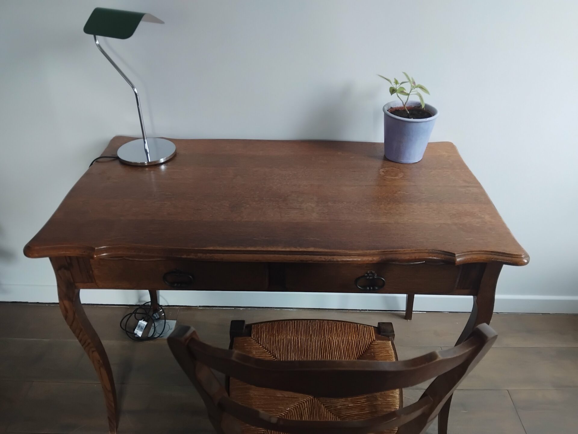 Bureau / table ancien en bois + chaise – Image 5
