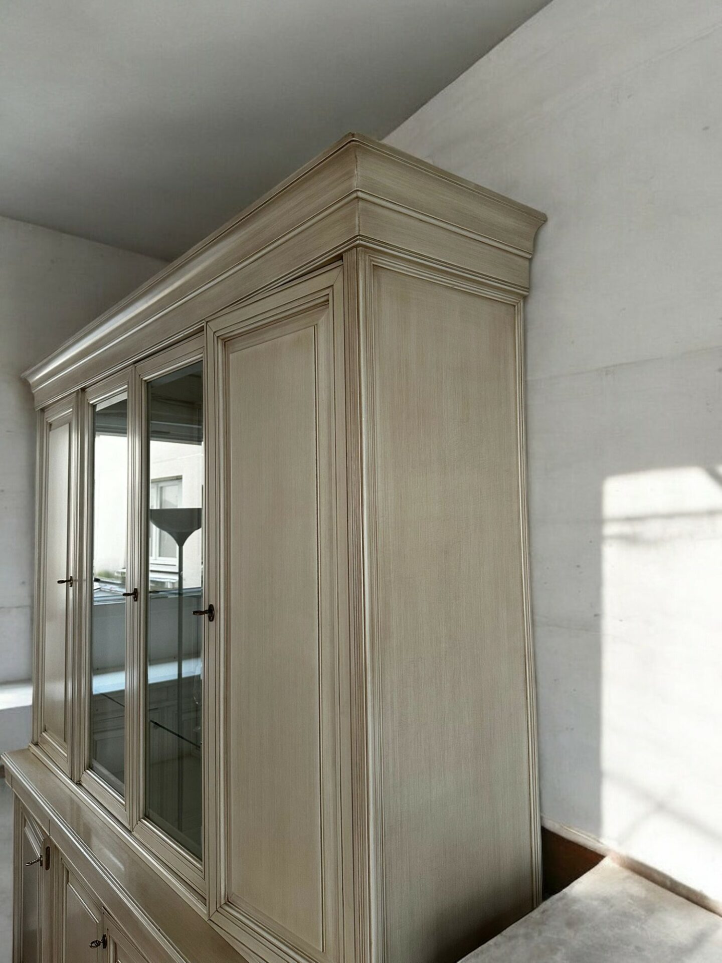 Buffet / Vaisselier blanc à 2 corps – Image 2