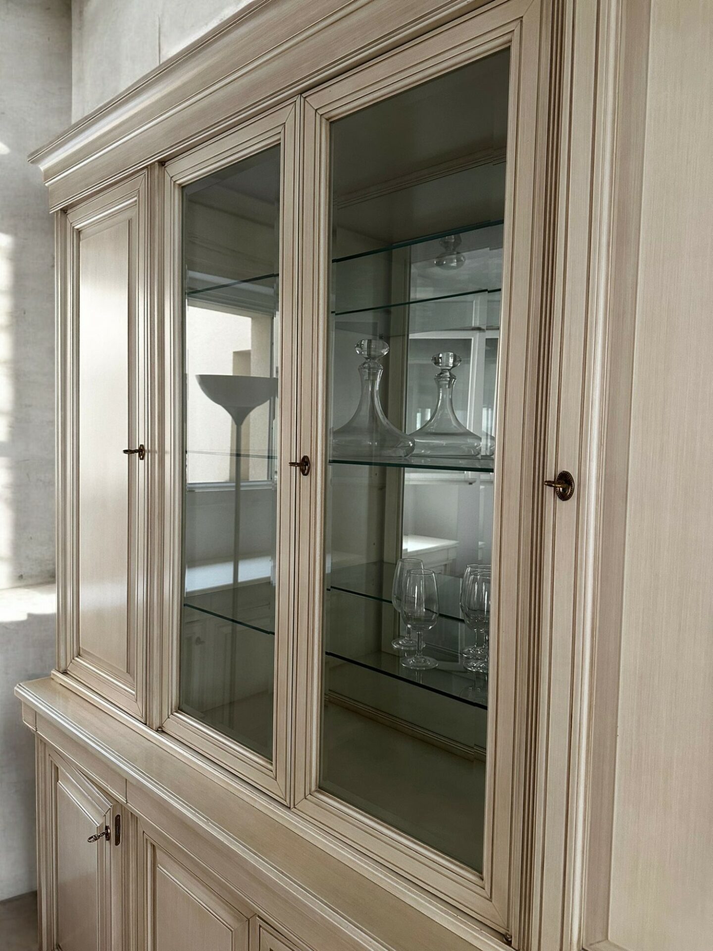 Buffet / Vaisselier blanc à 2 corps – Image 5
