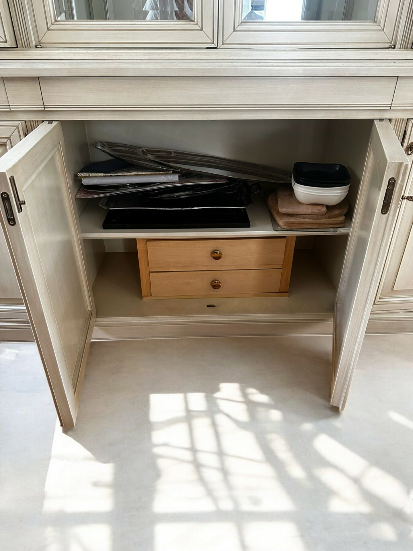 Buffet / Vaisselier blanc à 2 corps – Image 7
