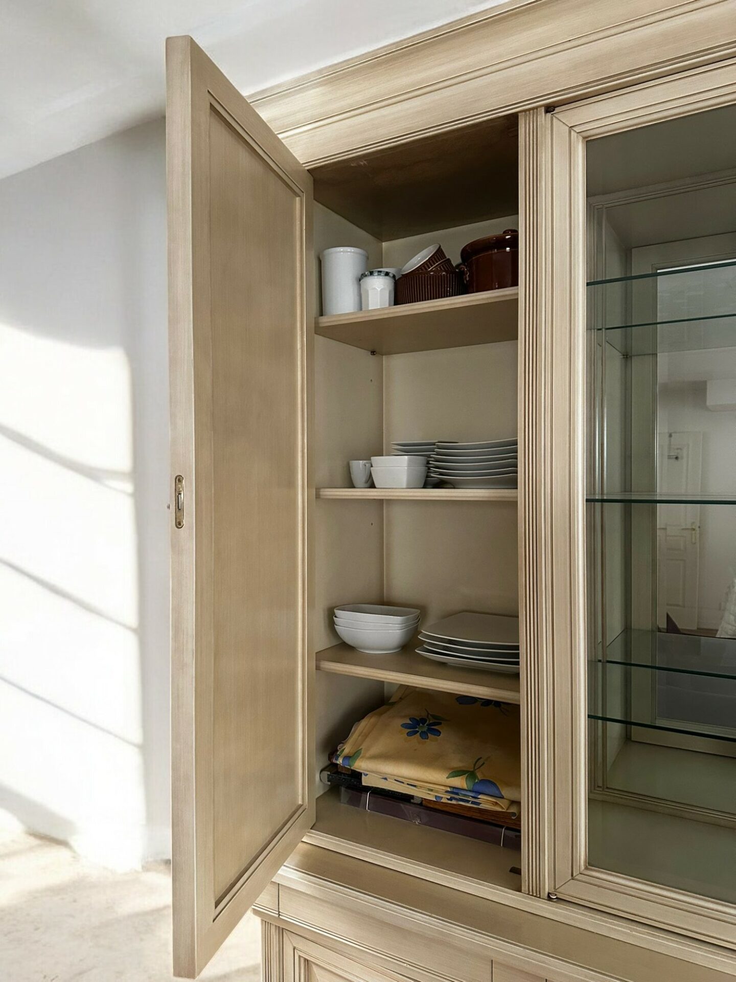 Buffet / Vaisselier blanc à 2 corps – Image 6
