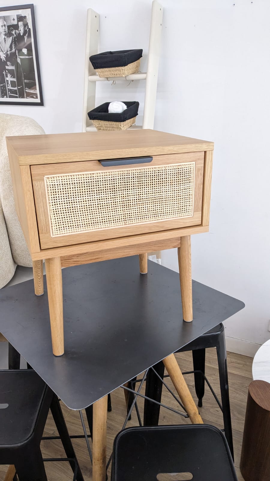 Table de chevet en bois et cannage 1 tiroir – Image 2