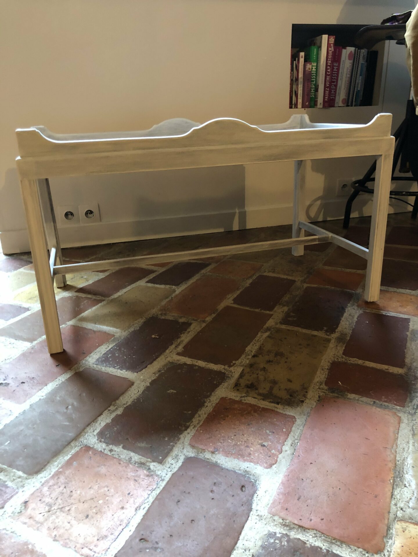 Grande table d'appoint bois blanc – Image 3