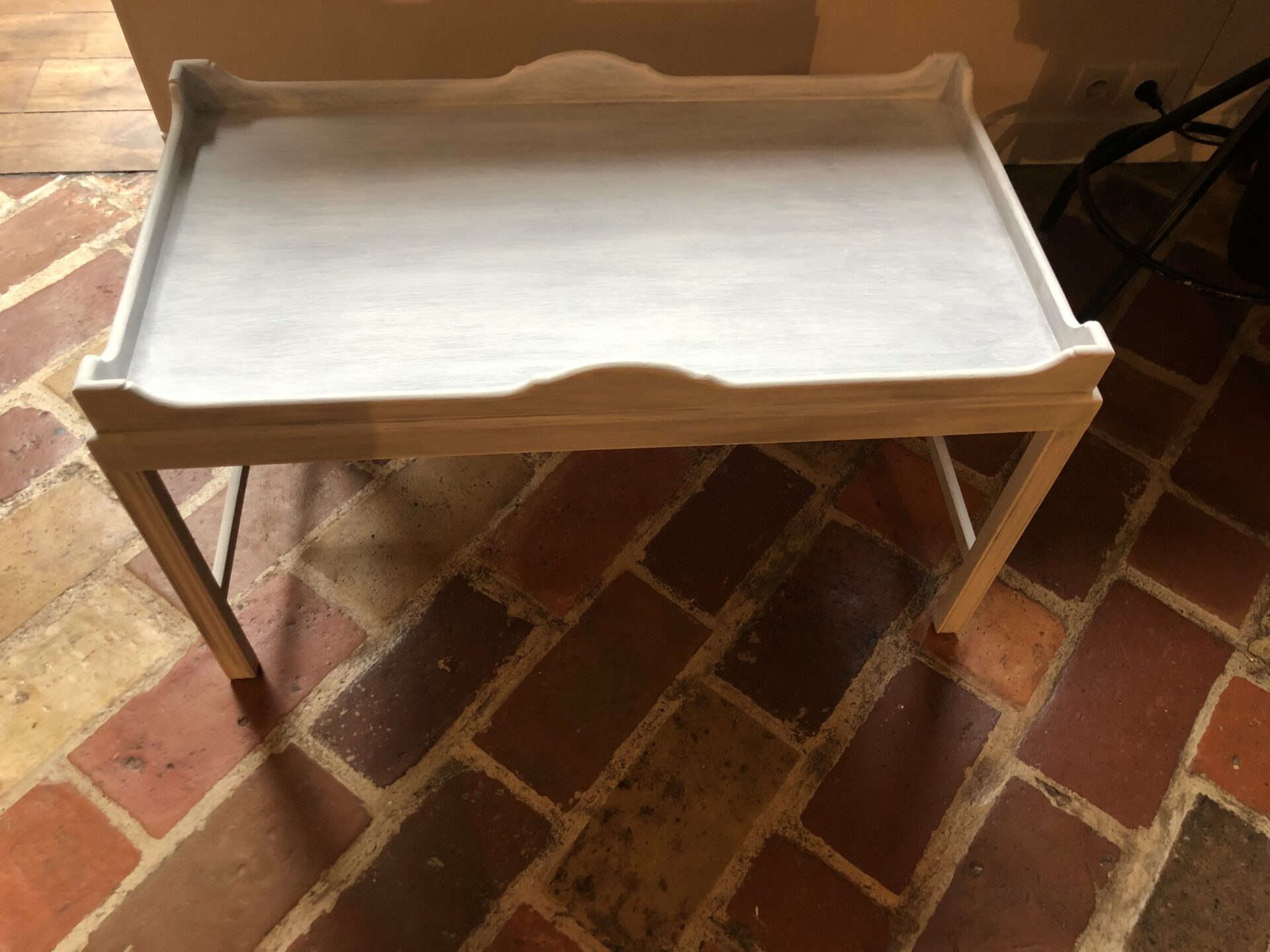 Grande table d'appoint bois blanc – Image 4