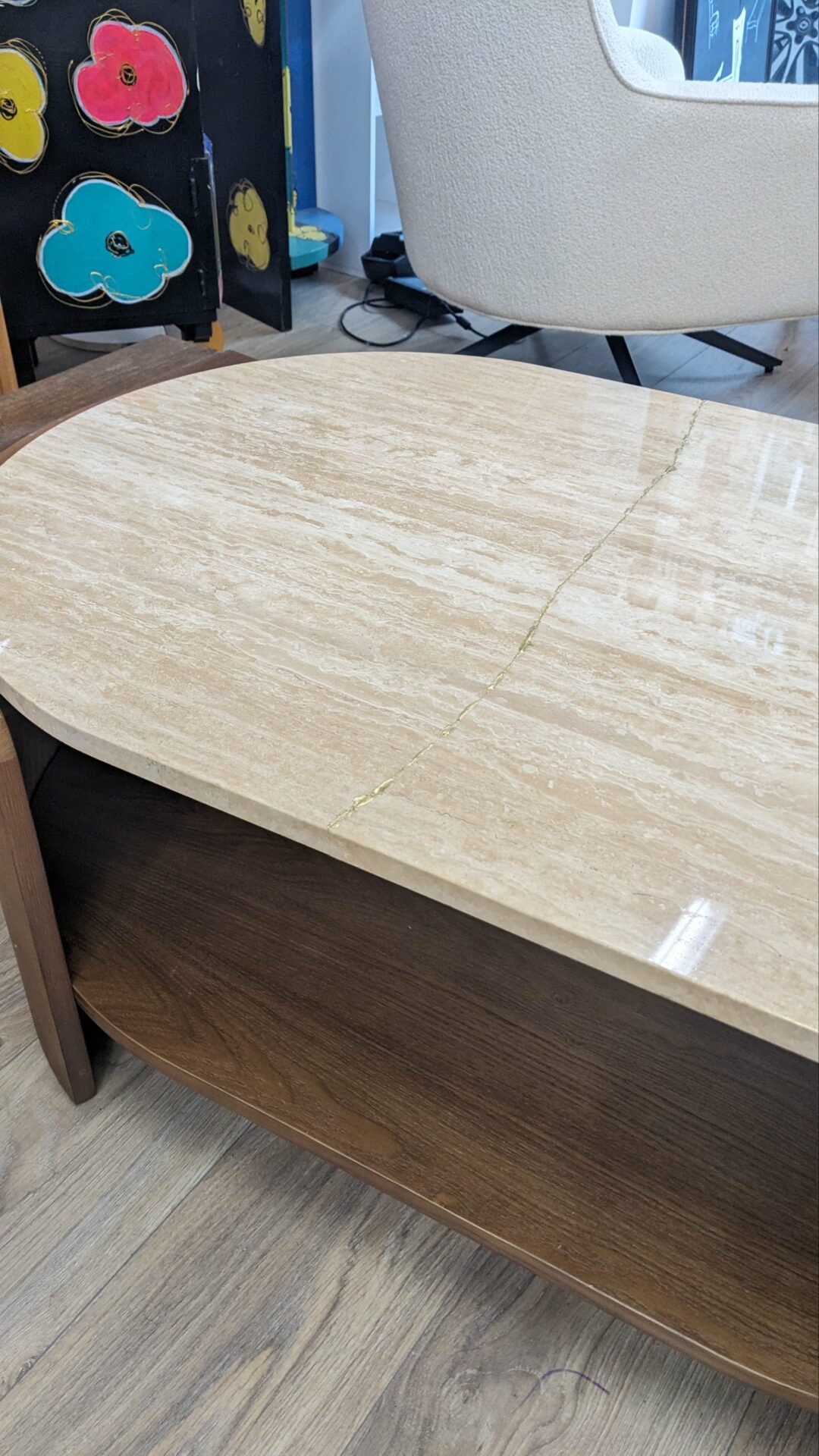 Table basse noyer et travertin "kintsugi" ELIPSE – Image 5