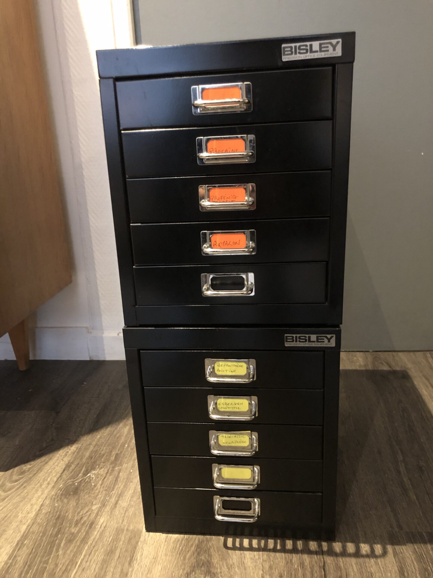 Caisson de bureau BISLEY en métal noir – Image 4