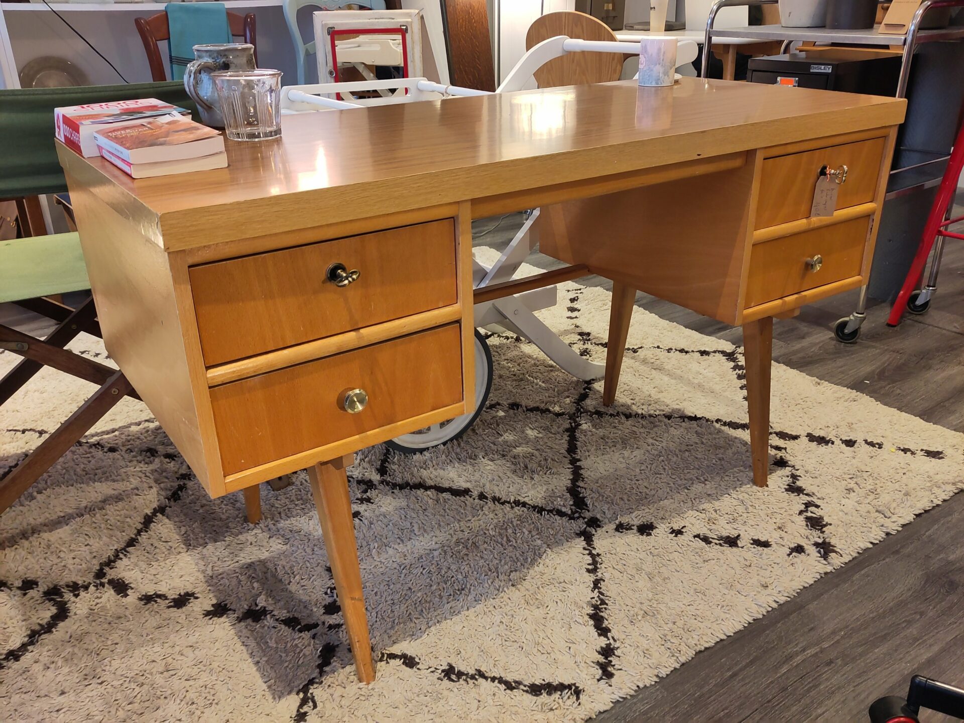 Bureau bois avec pieds compas année 60 – Image 2