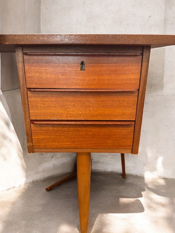 Bureau – Image 3