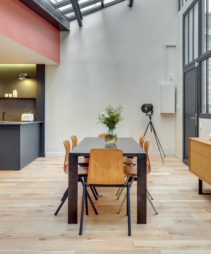 Table de salle à manger, en métal gris anthracite. Style industrielDesigner Maurizio Peregalli – Image 2