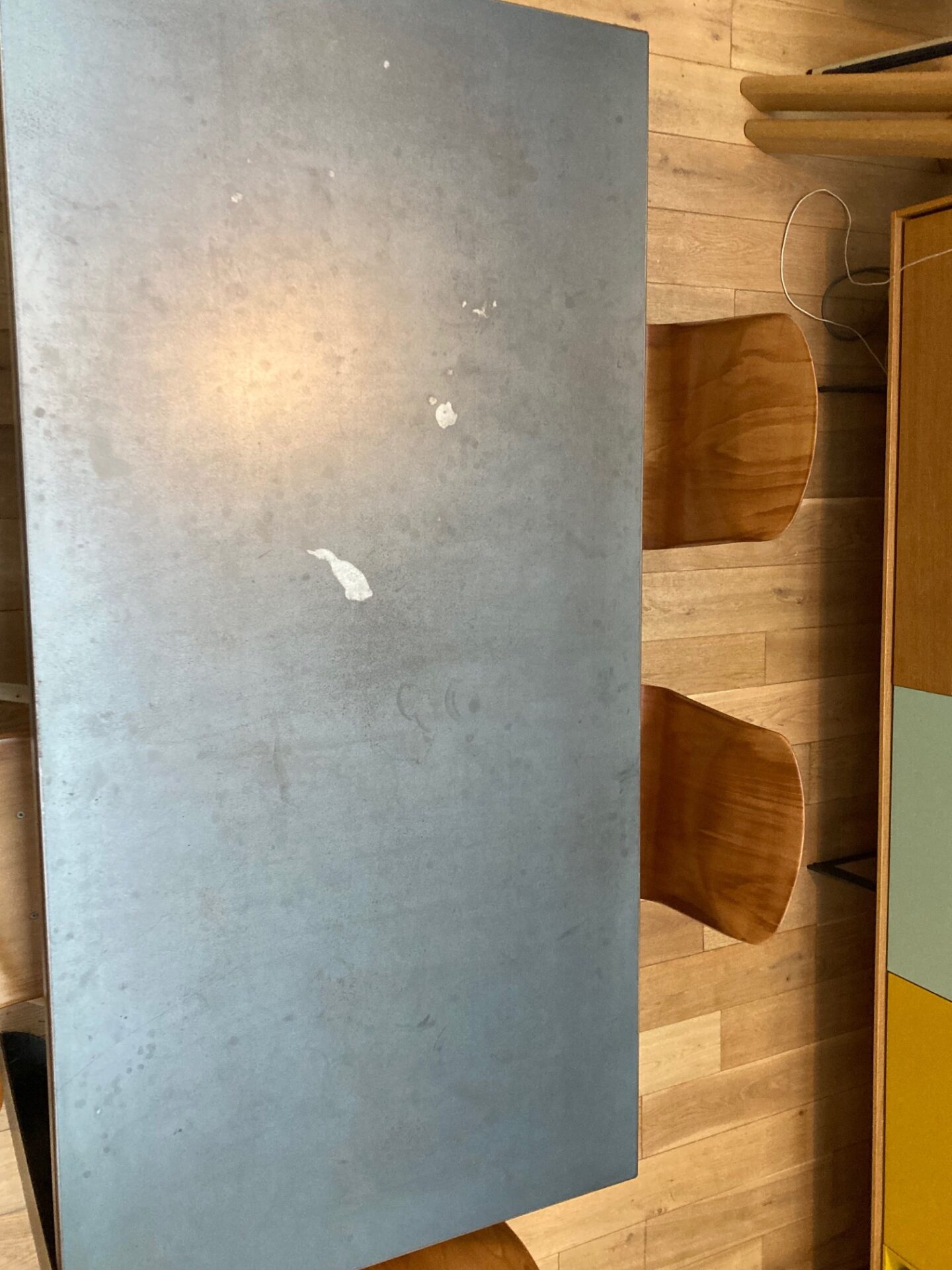 Table de salle à manger, en métal gris anthracite. Style industrielDesigner Maurizio Peregalli – Image 3