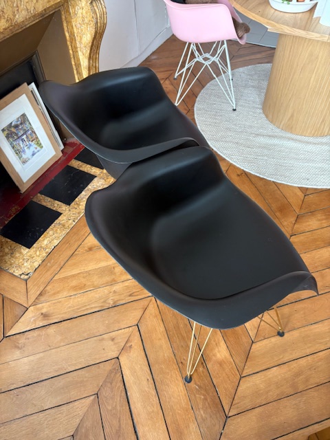 3 Fauteuils noirs SKLUM et 1 rose – Image 8