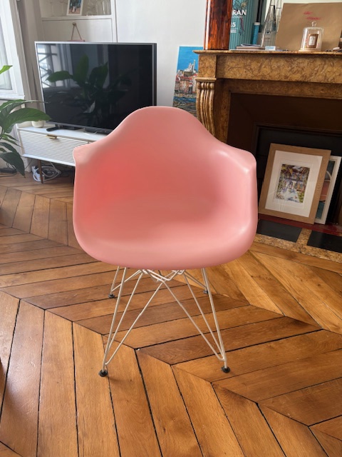 3 Fauteuils noirs SKLUM et 1 rose – Image 11