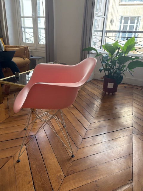 3 Fauteuils noirs SKLUM et 1 rose – Image 12