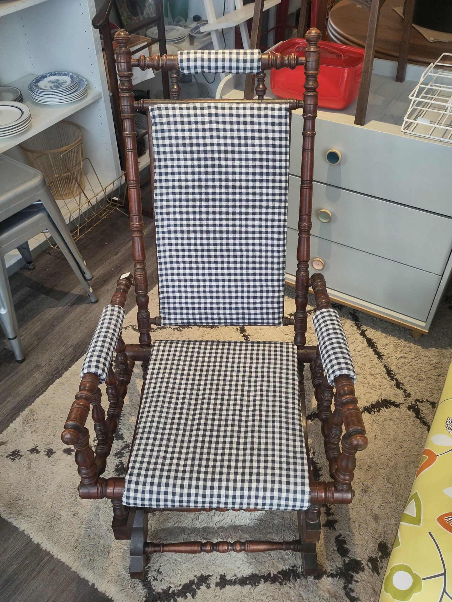 Chaise/Fauteuil à bascule en bois rénové – Image 3