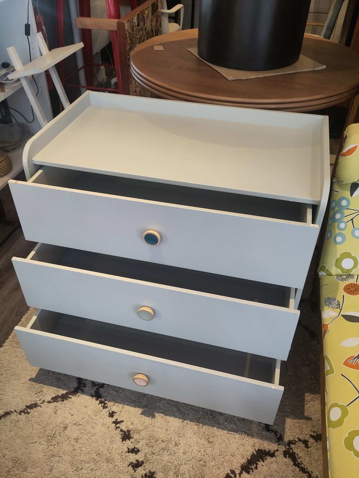 Commode grise avec 3 tiroirs – Image 5