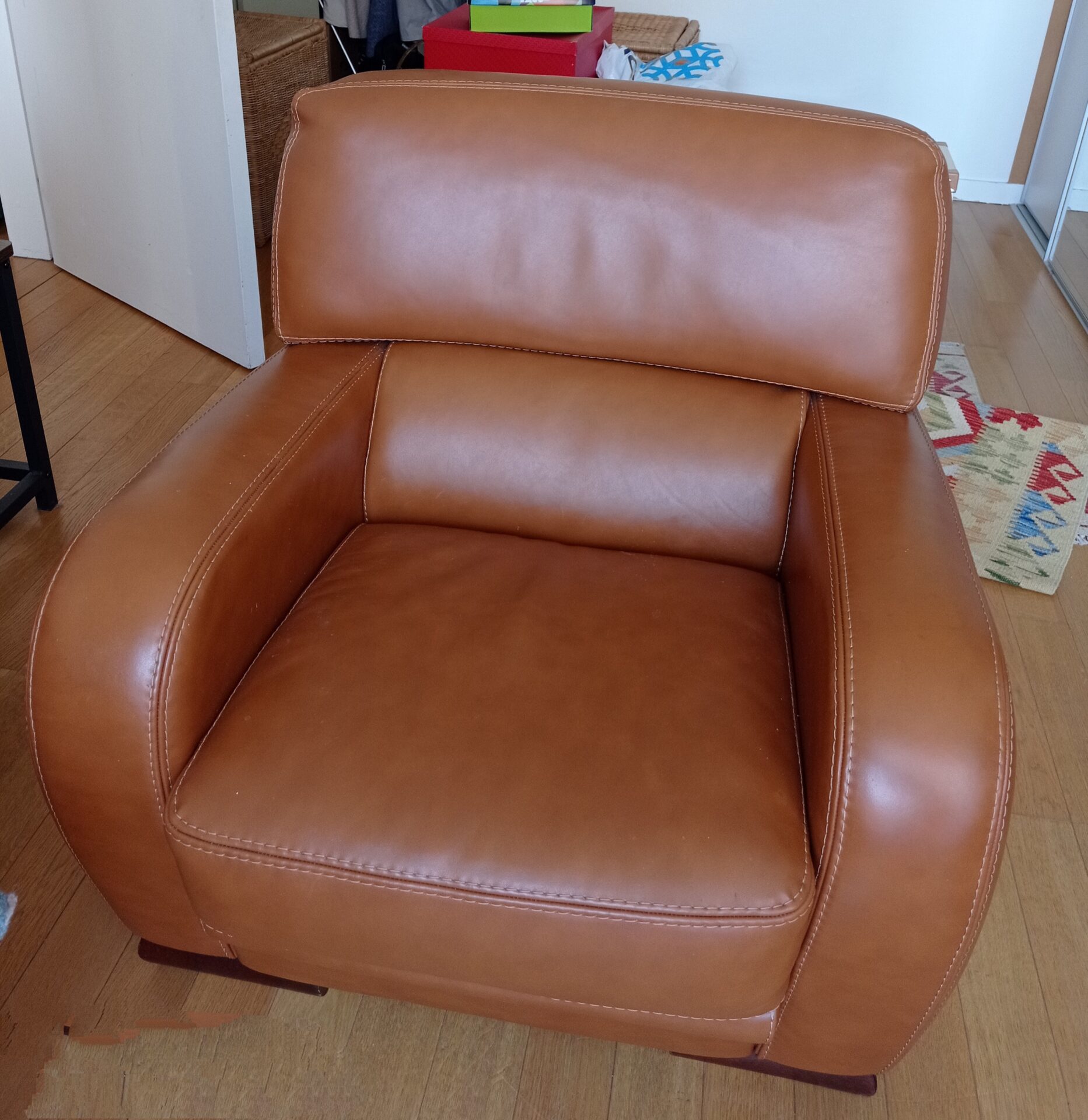 Fauteuil en cuir marron clair – Image 2